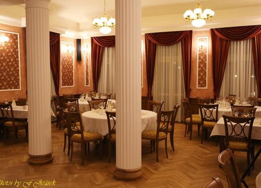 hotel-zamek-berchtold_cerveny-sal-5