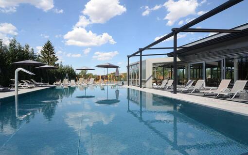 HOTEL AURA PRAHA design & garden wellness pool Bazén